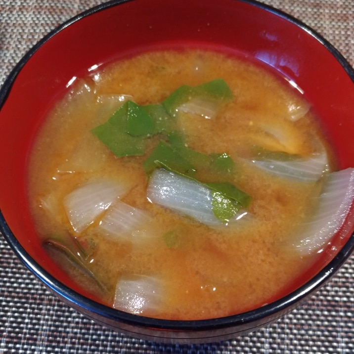 絶品エコレシピ☆ビーツの葉と玉ねぎの味噌汁
